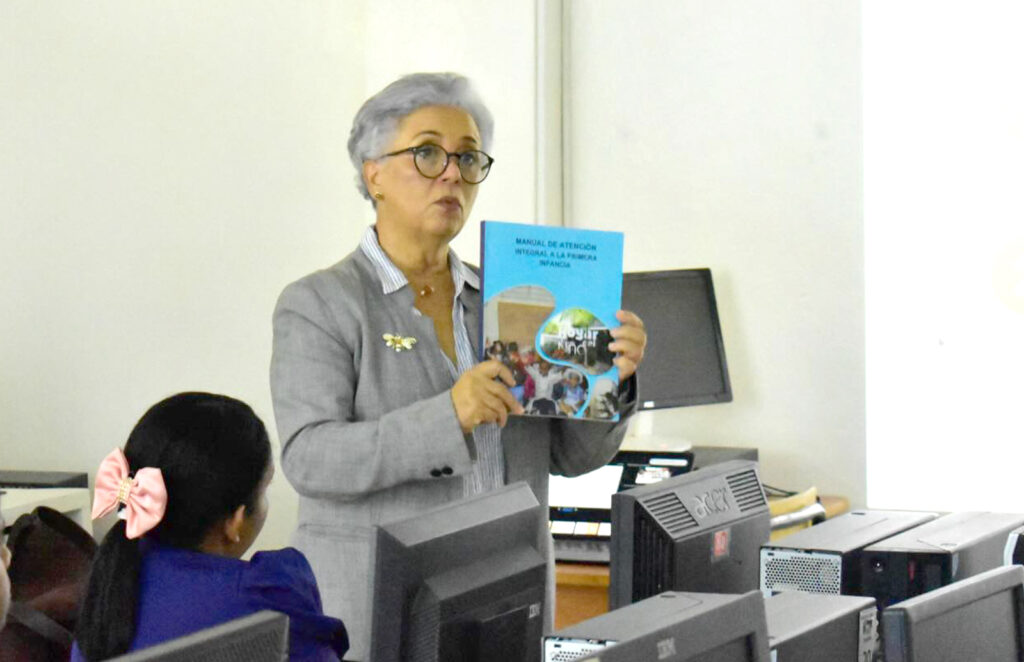 Doctora, pediatra, puericultora, josefina, luna, salud infantil, educación para la salud, bienestar familiar, conciliación familiar y laboral, prevención de violencia, atención a la primera infancia, protección infantil, crianza consciente, educacion sexual